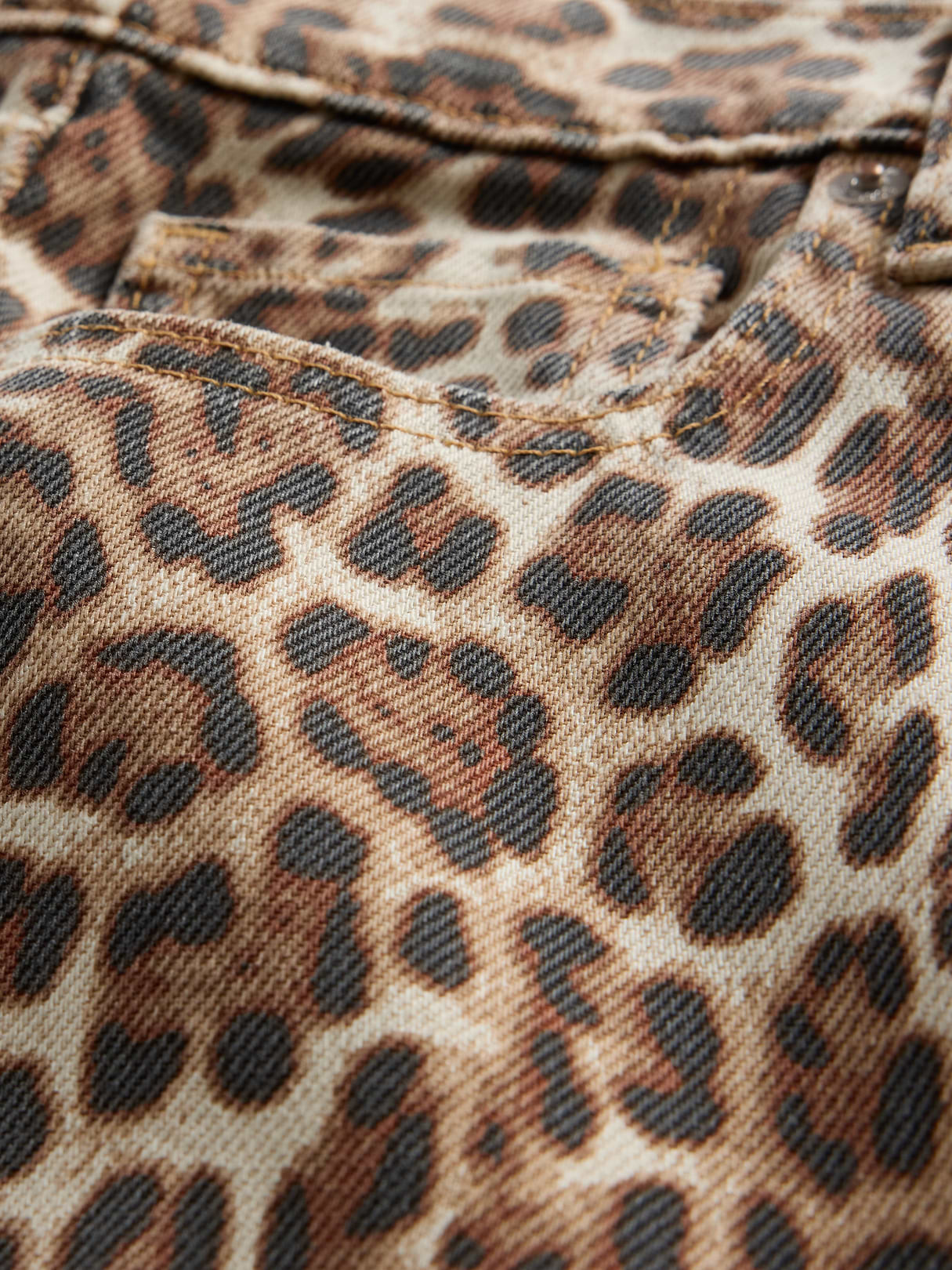 Mid Rise UltraSoft Baggy Jeans - Leopard brown