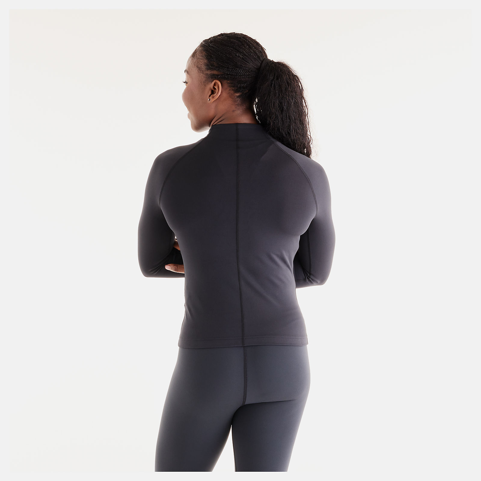 Isio-Maya is wearing size S and is 5'8"/172.72cm. Chest: 34"/86.36cm, Waist: 27.5"/69.85cm, Hips: 39"/99.06cm