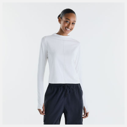 Lihem is wearing size S and is 5'10"/177.8cm. Chest: 31"/78.74cm, Waist: 25"/63.5cm, Hips: 37"/93.98cm