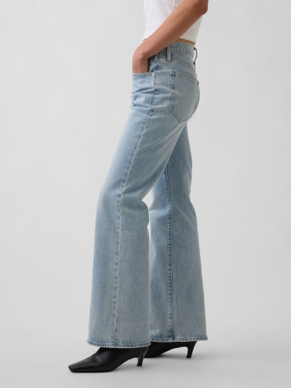 Mid Rise Relaxed Flare Jeans - Light wash