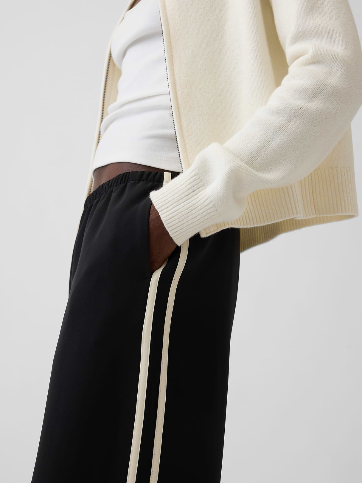 Easy Wide-Leg Pants - Black with off white stripe