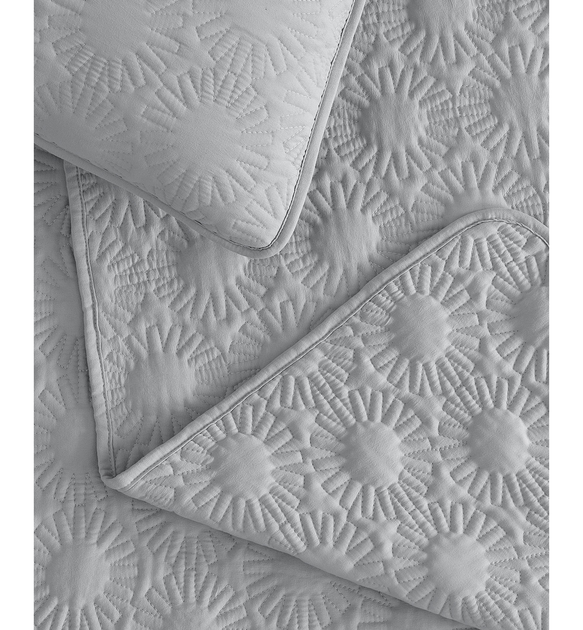UGG® Devon Sun Logo Quilt Set - Gray