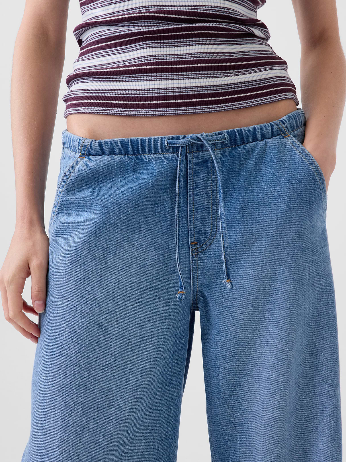 Low Rise UltraSoft Stride Easy Wide-Leg Jeans - Light wash