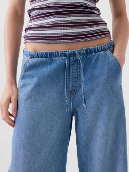 Low Rise UltraSoft Stride Easy Wide-Leg Jeans - Light wash