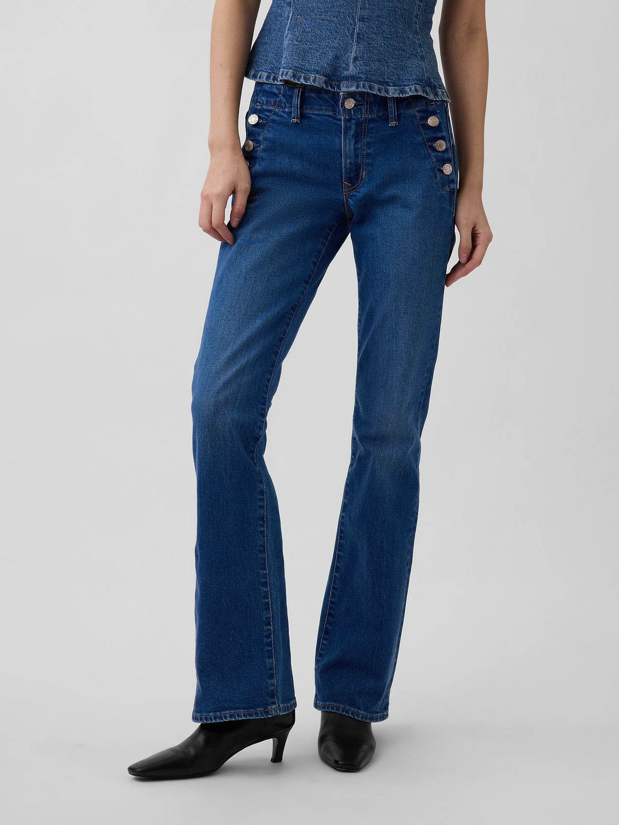 Low Rise Long & Lean Split-Hem Jeans - Medium wash