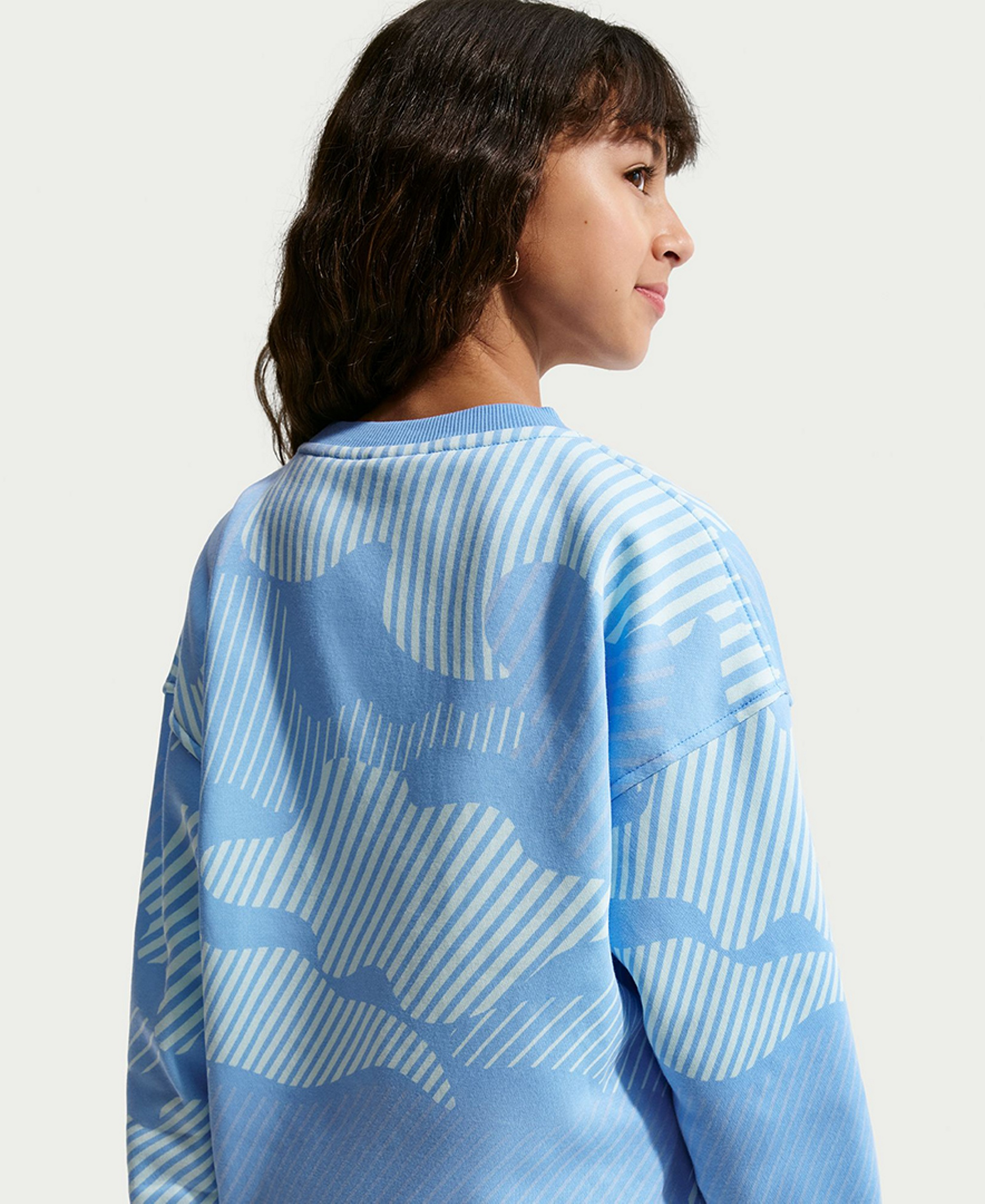 Nike Girls' 7-16 Sportswear Club Boxy Crewneck Sweatshirt - Blue