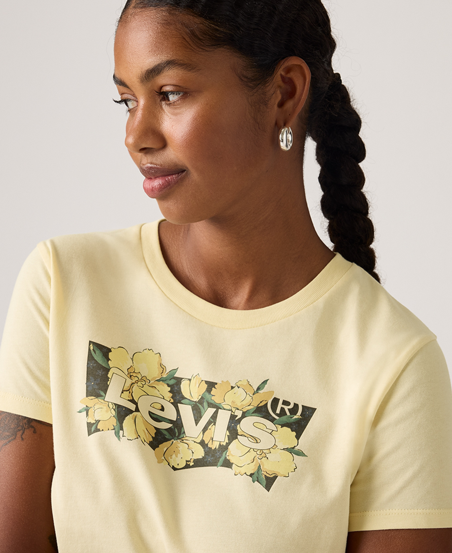 Levi's Women's Perfect Graphic Logo Cotton T-Shirt - P2_blake Brushstroke Bw Fill French Vanilla