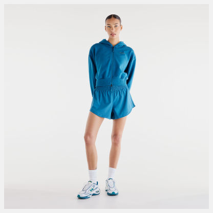 Lola is wearing size S and is 5'8"/172.72cm. Chest: 31.5"/80.01cm, Waist: 25.5"/64.77cm, Hips: 36"/91.44cm