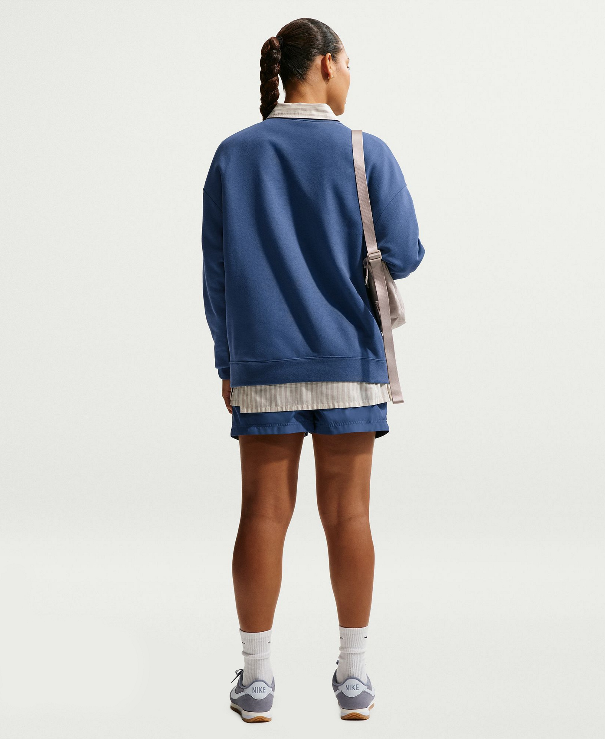 Nike Women's Sportswear Club Fleece Loose Crewneck Sweatshirt - Mystic Navy/white
