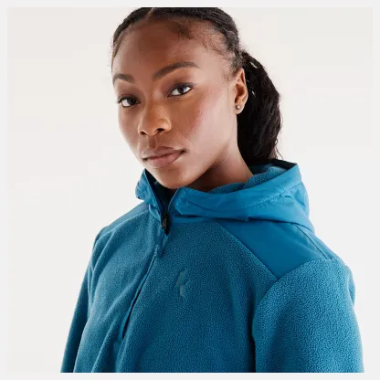 Isio-Maya is wearing size S and is 5'8"/172.72cm. Chest: 34"/86.36cm, Waist: 27.5"/69.85cm, Hips: 39"/99.06cm