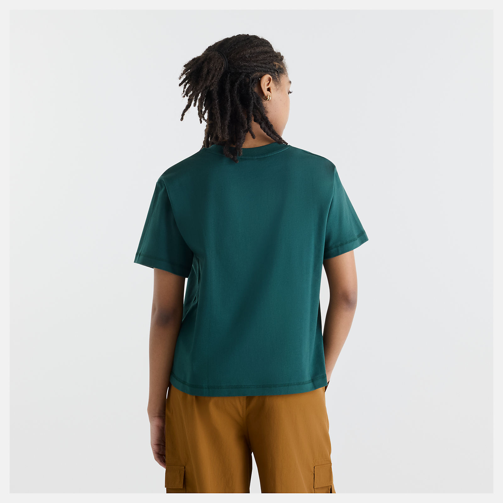 Rocki Ozai is wearing size S and is 5'7.5"/171.45cm. Chest: 30.5"/77.47cm, Waist: 24"/60.96cm, Hips: 36"/91.44cm