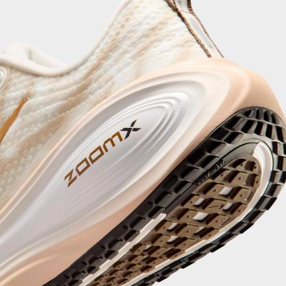 Women's Nike Vomero Plus Running Shoes - Summit White/Dark Hazel/Sanddrift/Metallic Gold