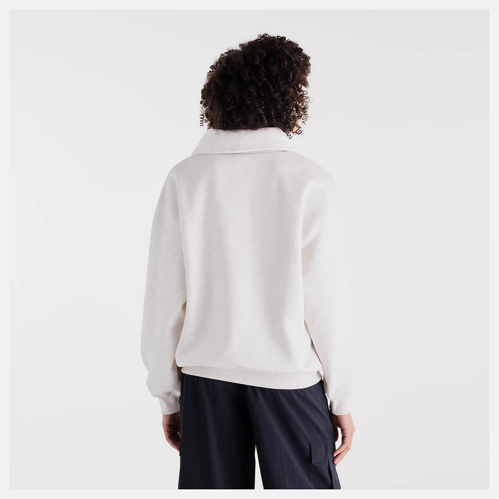Payton is wearing size S and is 5'10"/177.8cm. Chest: 31"/79cm, Waist: 24.5"/62cm, Hips: 37"/94cm