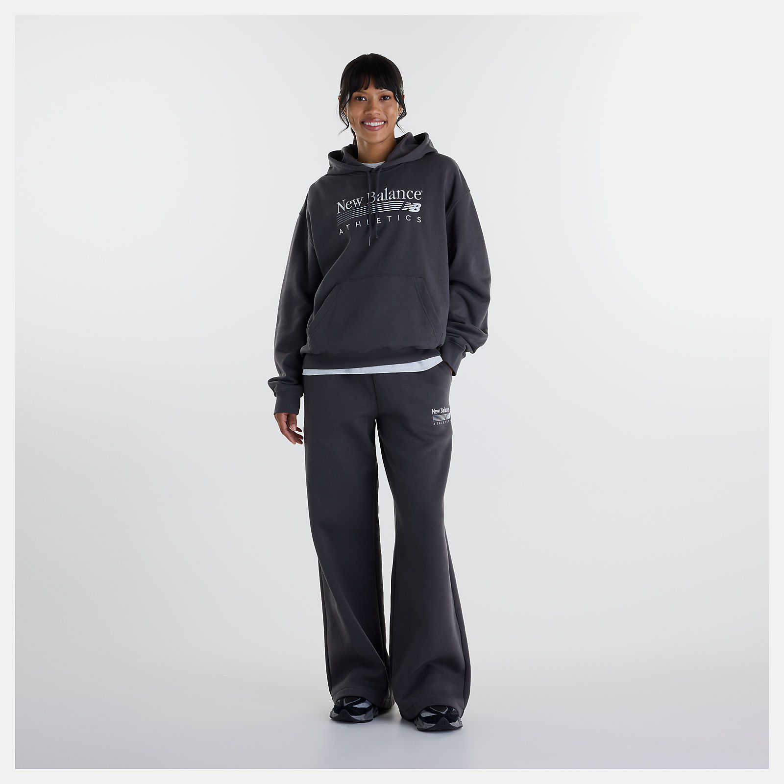 Chi is wearing size S and is 5'9"/ 175cm. Chest: 32"/81cm, Waist: 24"/61cm, Hips: 35"/89cm