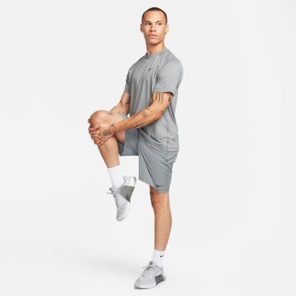 Men's Nike Form Dri-FIT Unlined 9" Versatile Shorts - Smoke Grey/Black