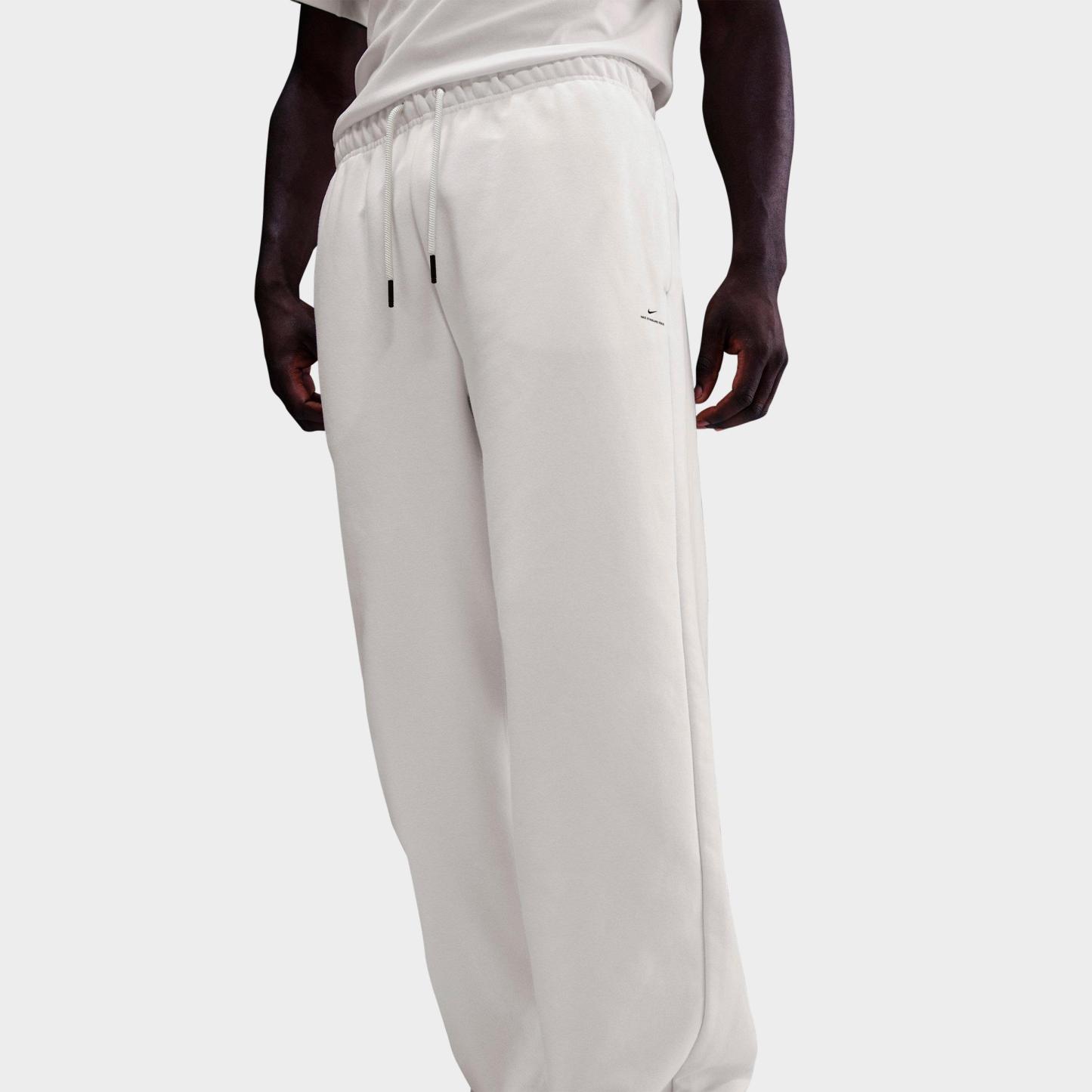 Men's Nithtke Standard Issue Therma-FIT Brushed Fleece Basketball Pants - Sail/Black