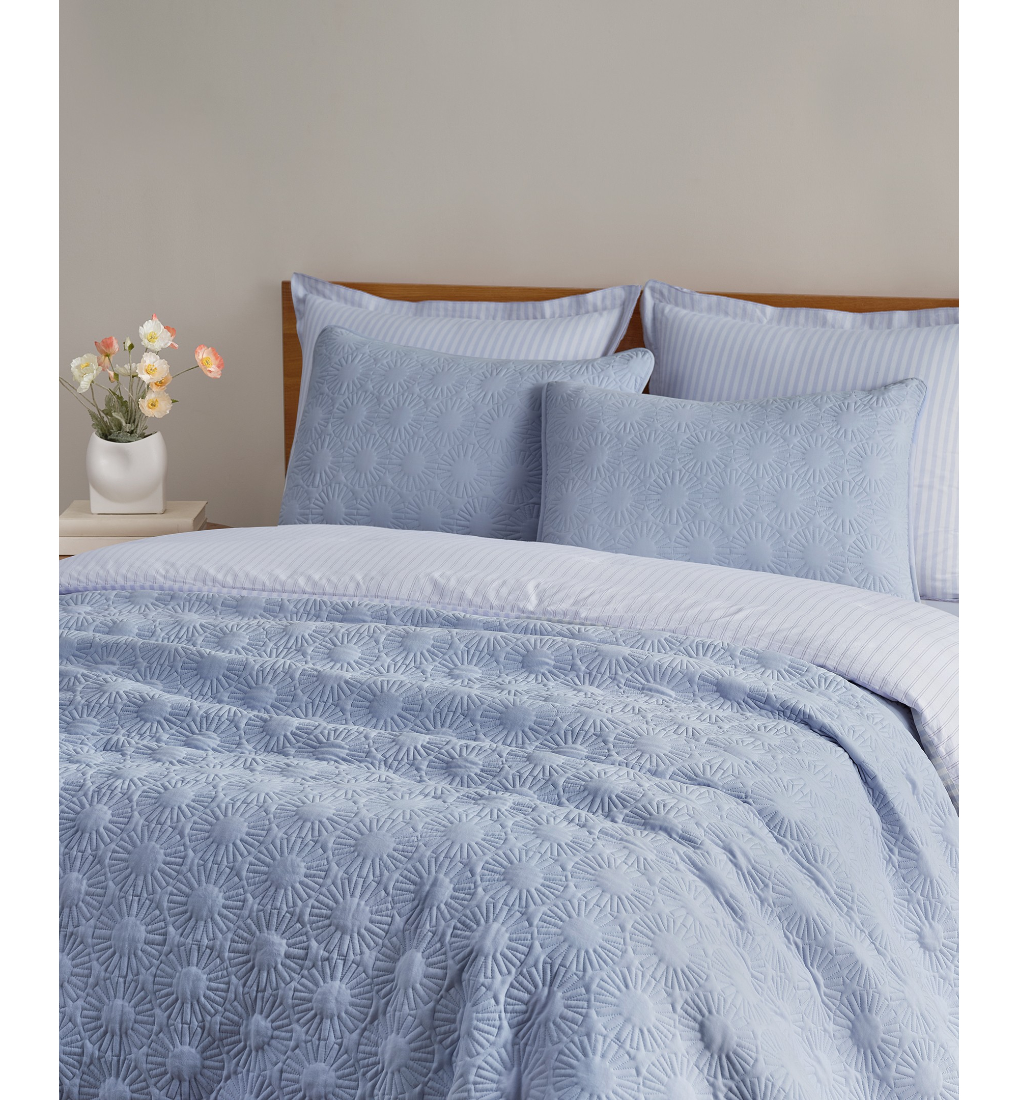 UGG® Devon Sun Logo Quilt Set - Misty Wisteria