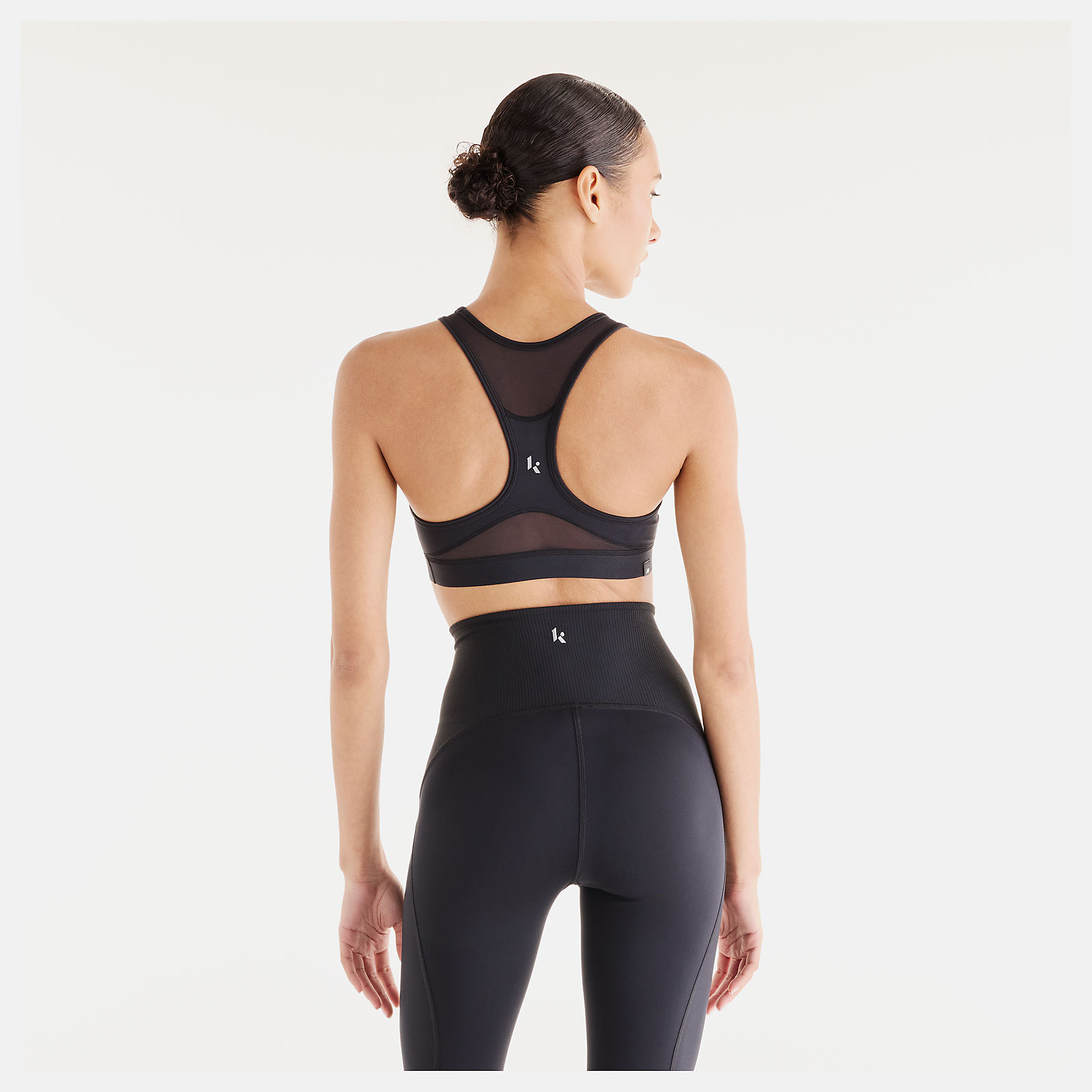 Lola is wearing size S and is 5'8"/172.72cm. Chest: 31.5"/80.01cm, Waist: 25.5"/64.77cm, Hips: 36"/91.44cm