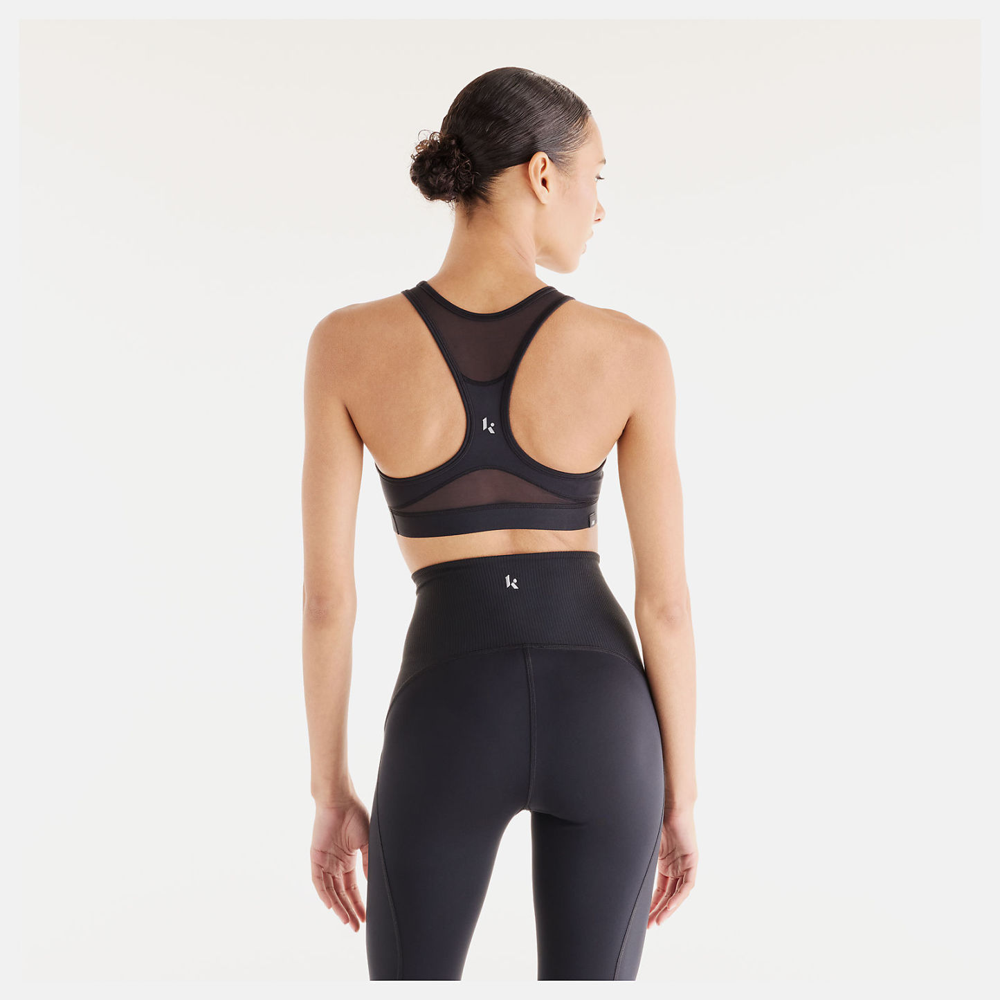 Lola is wearing size S and is 5'8"/172.72cm. Chest: 31.5"/80.01cm, Waist: 25.5"/64.77cm, Hips: 36"/91.44cm
