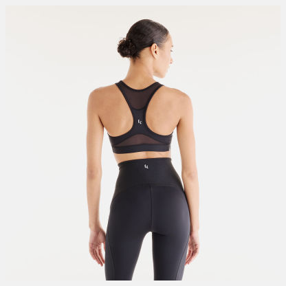Lola is wearing size S and is 5'8"/172.72cm. Chest: 31.5"/80.01cm, Waist: 25.5"/64.77cm, Hips: 36"/91.44cm