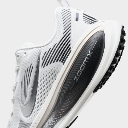 Women's Nithtke Vomero 18 Running Shoes - Part 2 - Summit White/Sail/Photon Dust/Metallic Silver - Detail shot