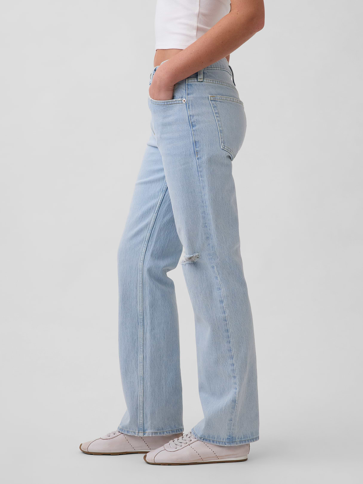 Mid Rise Relaxed Straight Jeans - Light wash