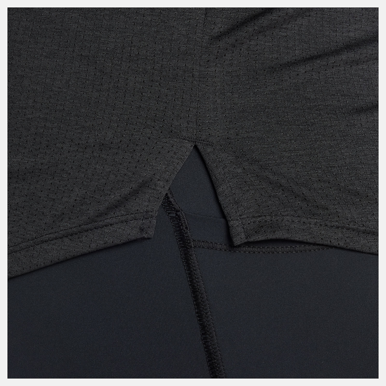Anai is wearing size M and is 5'9"/175cm. Chest: 45"/114cm, Waist: 36.5"/93cm, Hips: 48"/122 cm