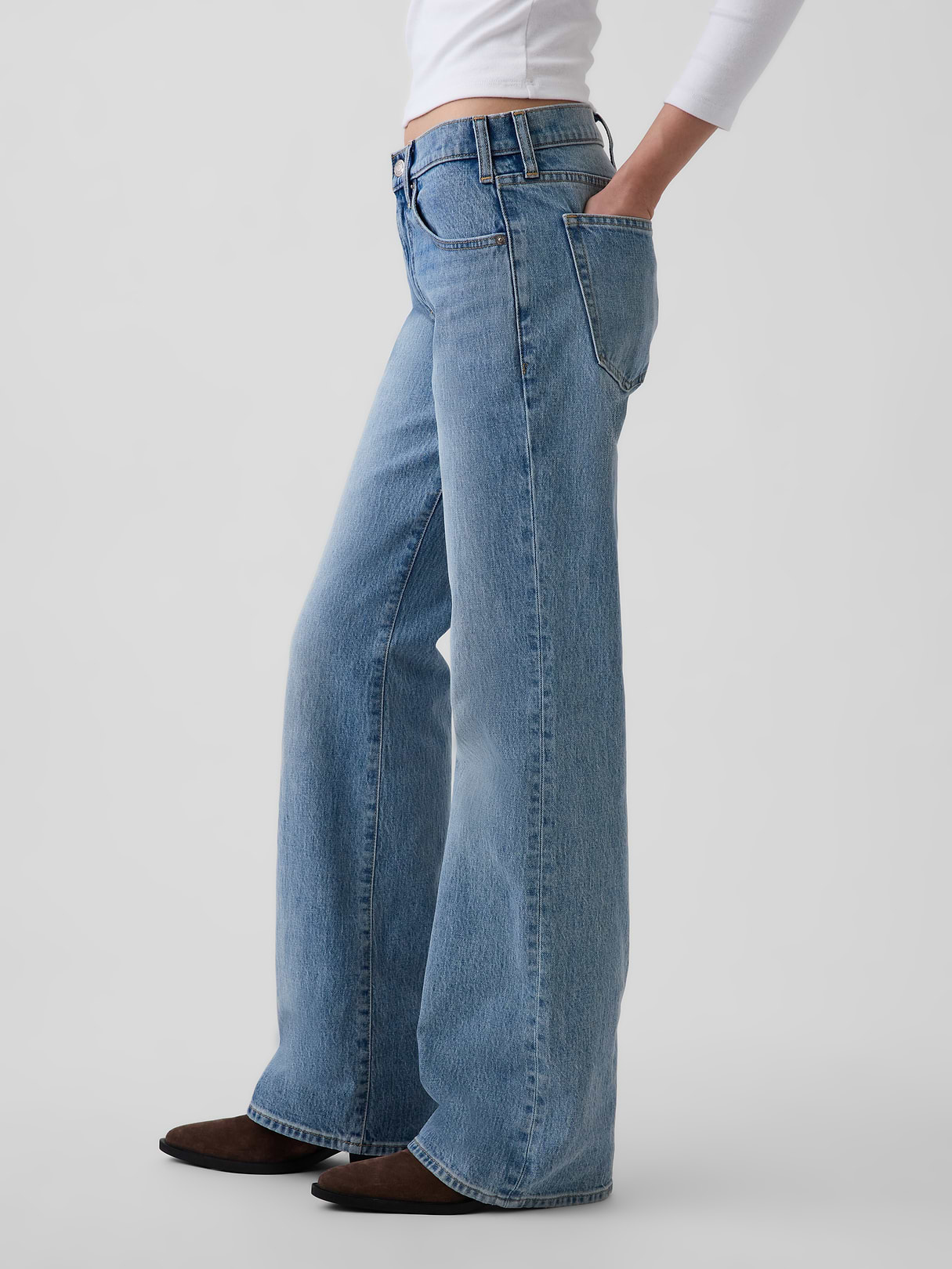 Mid Rise Relaxed Flare Jeans - Medium wash