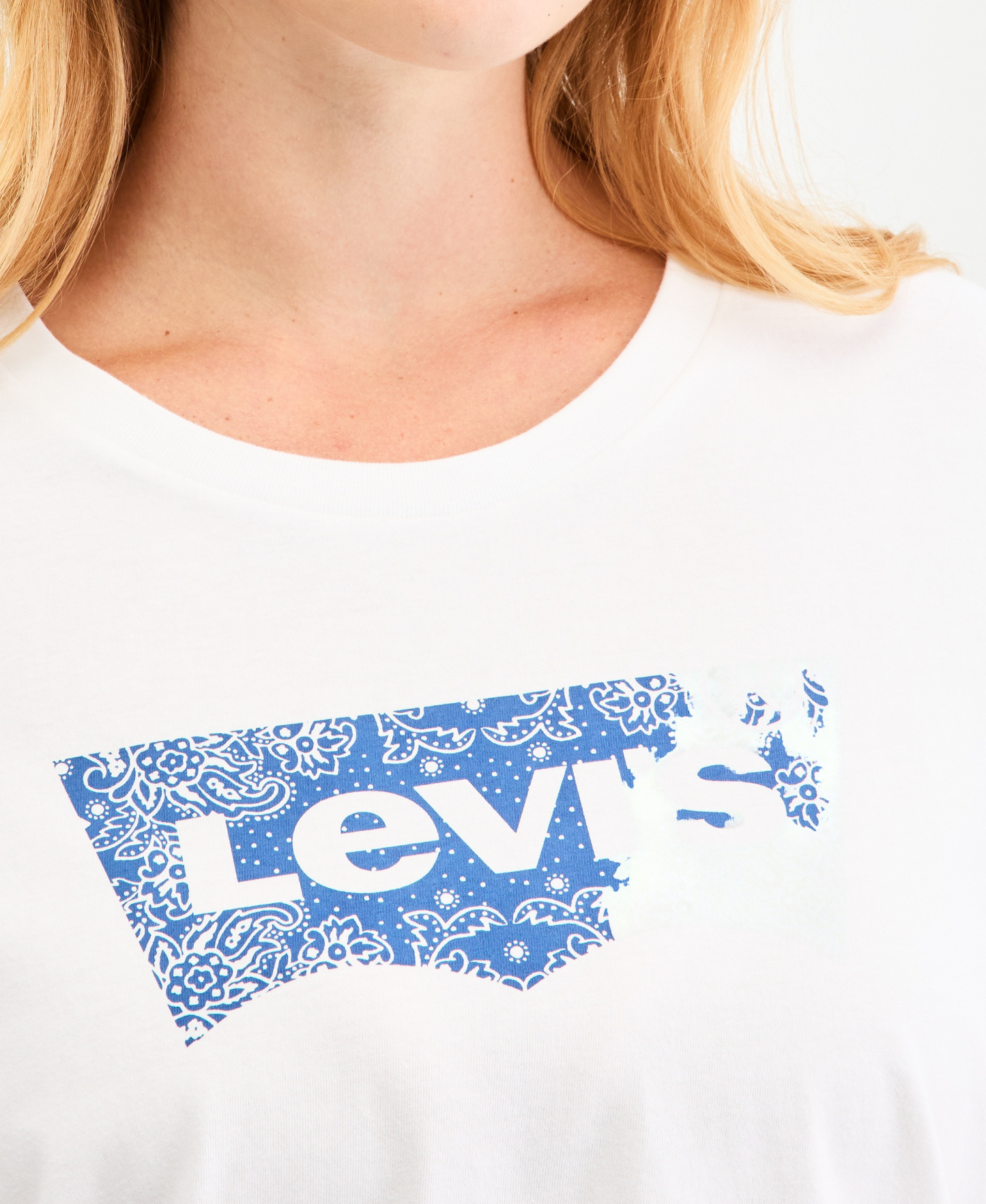 Levi's Trendy Plus Size Perfect Logo Cotton T-Shirt - Bandana Bright White