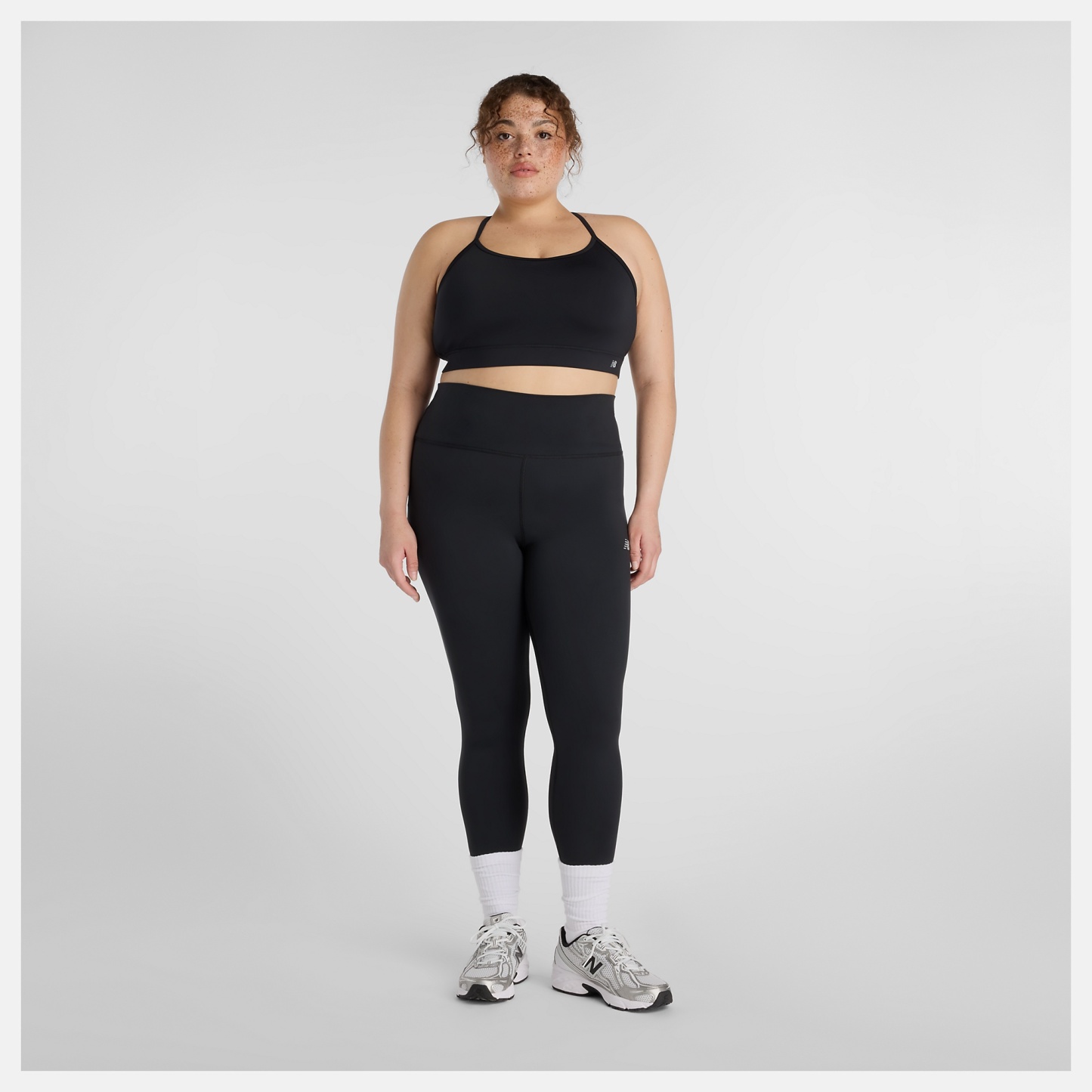 Ciara lleva una talla 2XL y mide 5'7"/170cm. Pecho : 47"/119cm, Cintura : 40"/102cm, Caderas : 49"/124cm