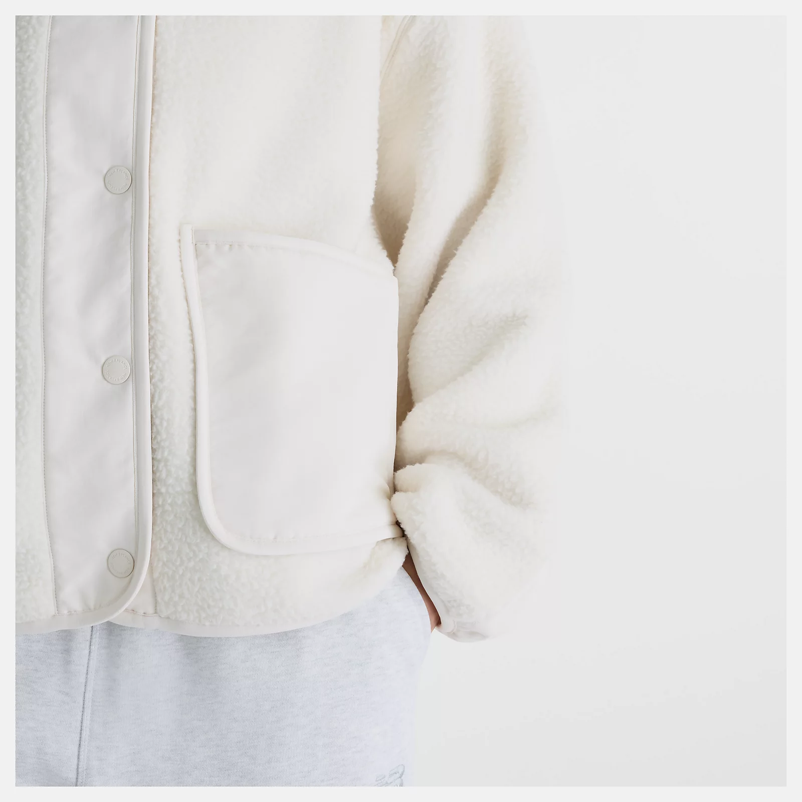Nisaa is wearing size S and is 5'10"/177.8cm. Chest: 32"/81.28cm, Waist: 26"/66.04cm, Hips: 39"/99.06cm