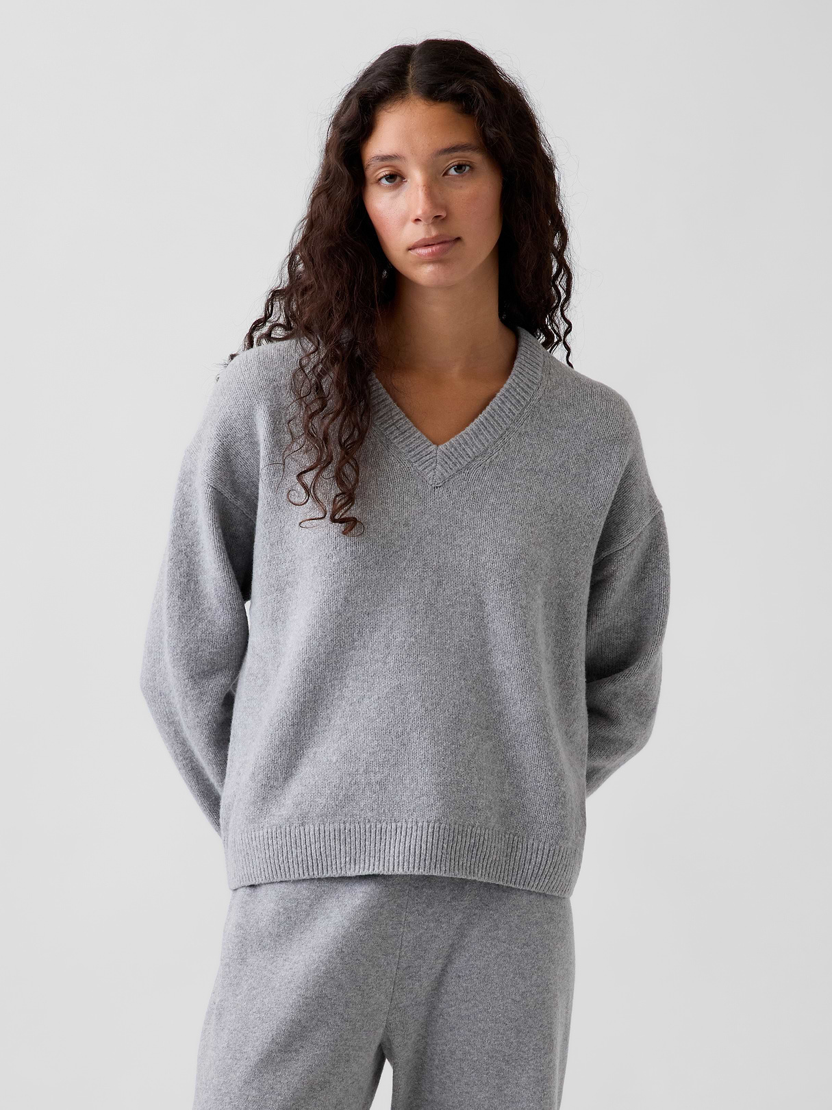 CashSoft Oversized V-Neck Sweater - Charcoal grey