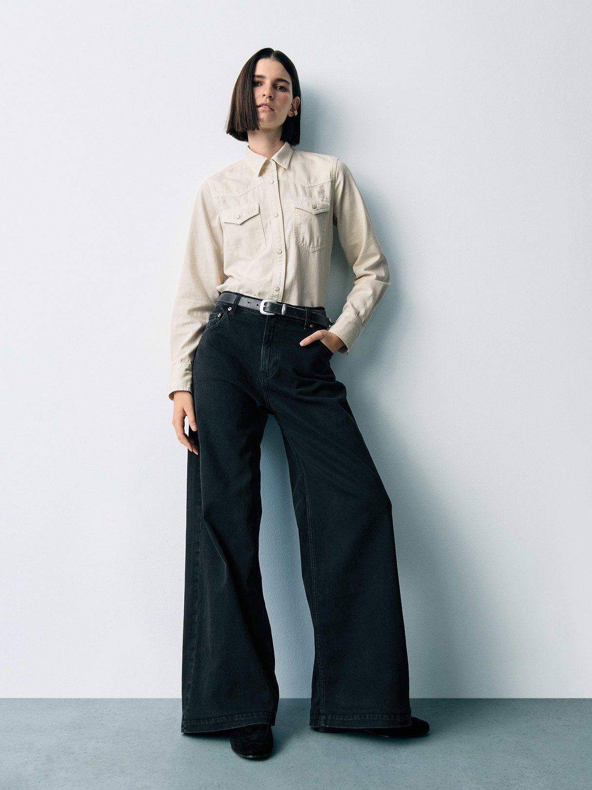 High Rise Stride Wide-Leg Jeans - Washed black