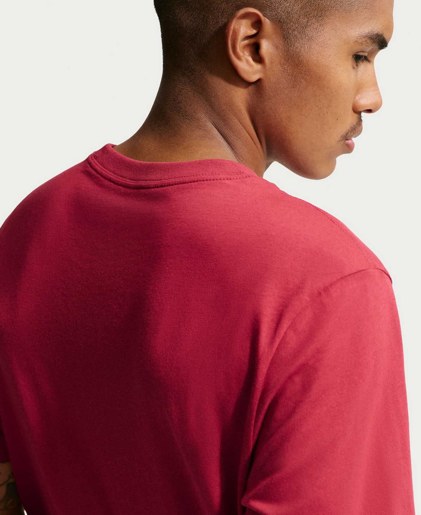 Nike Men's Sportswear Club Crewneck T-Shirt - Team Crimson