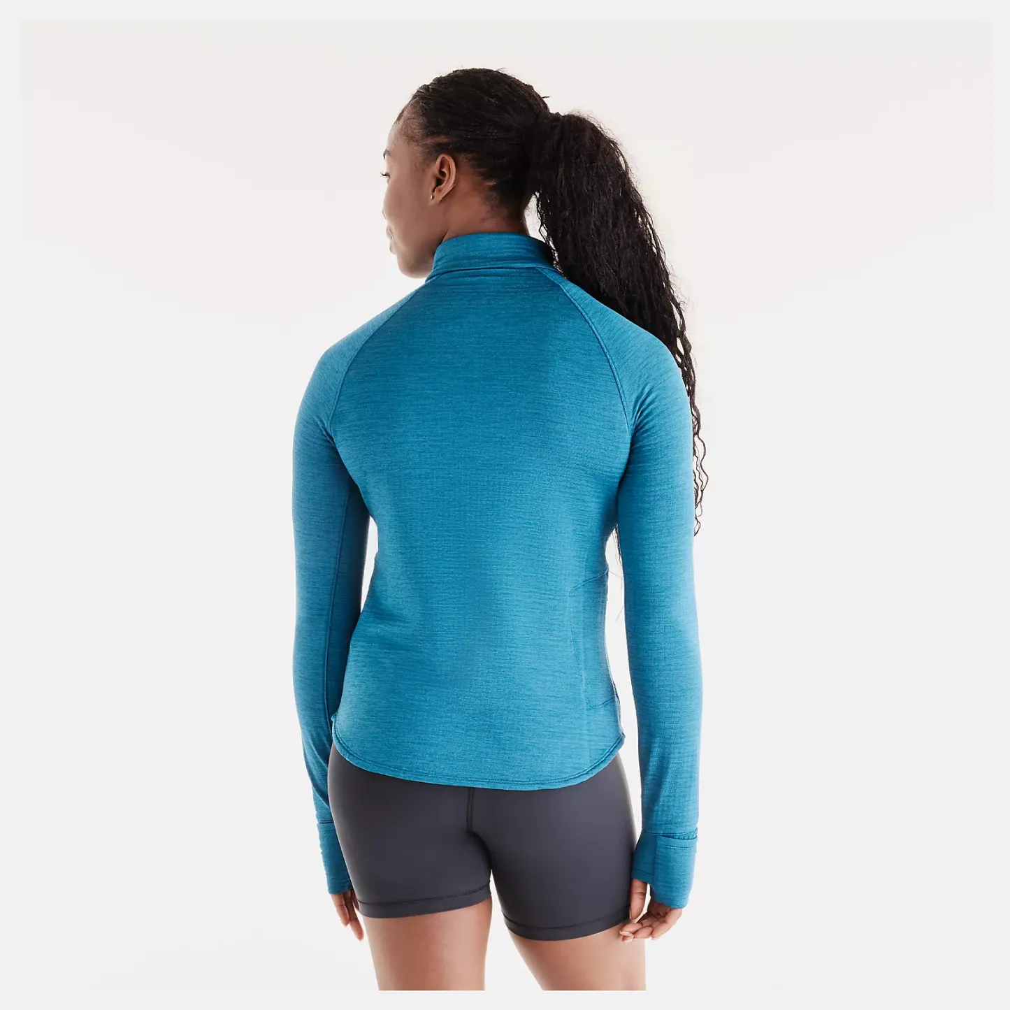 Isio-Maya is wearing size S and is 5'8"/172.72cm. Chest: 34"/86.36cm, Waist: 27.5"/69.85cm, Hips: 39"/99.06cm