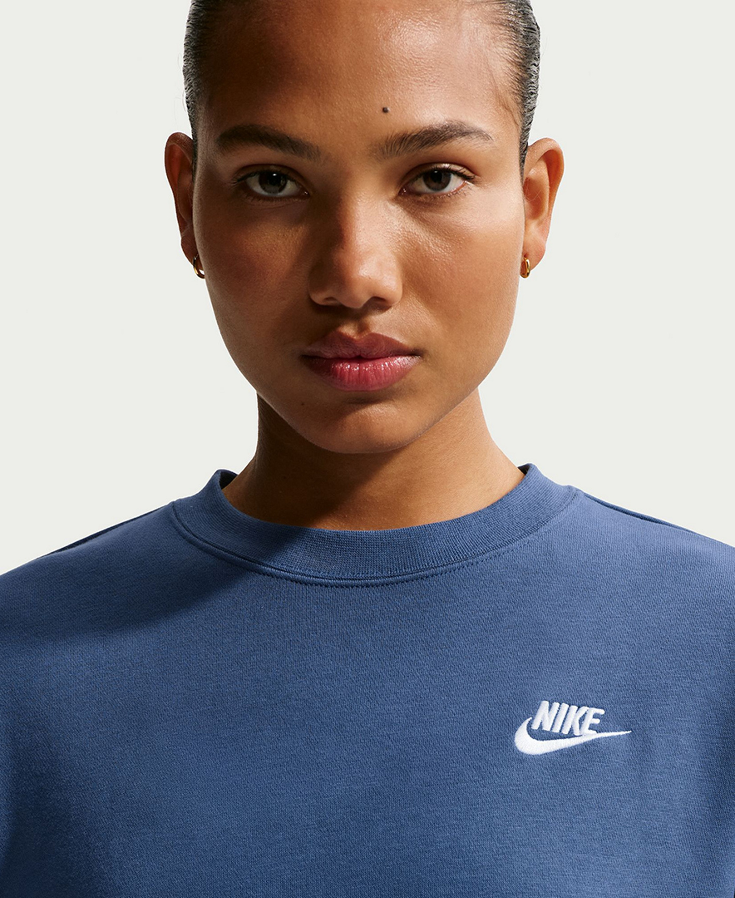 Nike Women's Sportswear Club Fleece Loose Crewneck Sweatshirt - Mystic Navy/white