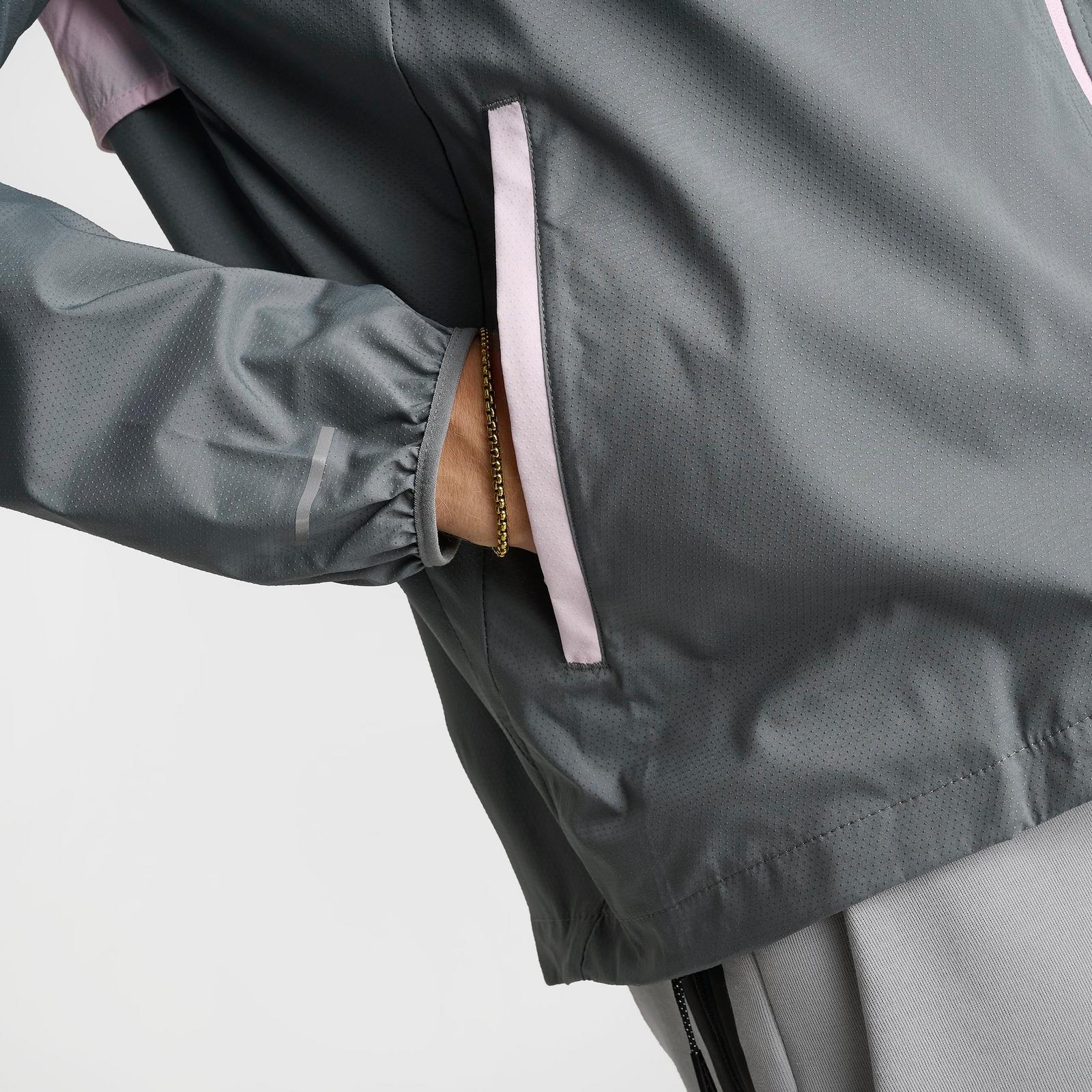 Men's Nike Impossibly Light Windrunner Running Jacket - Smoke Grey/Pink Foam/Wolf Grey