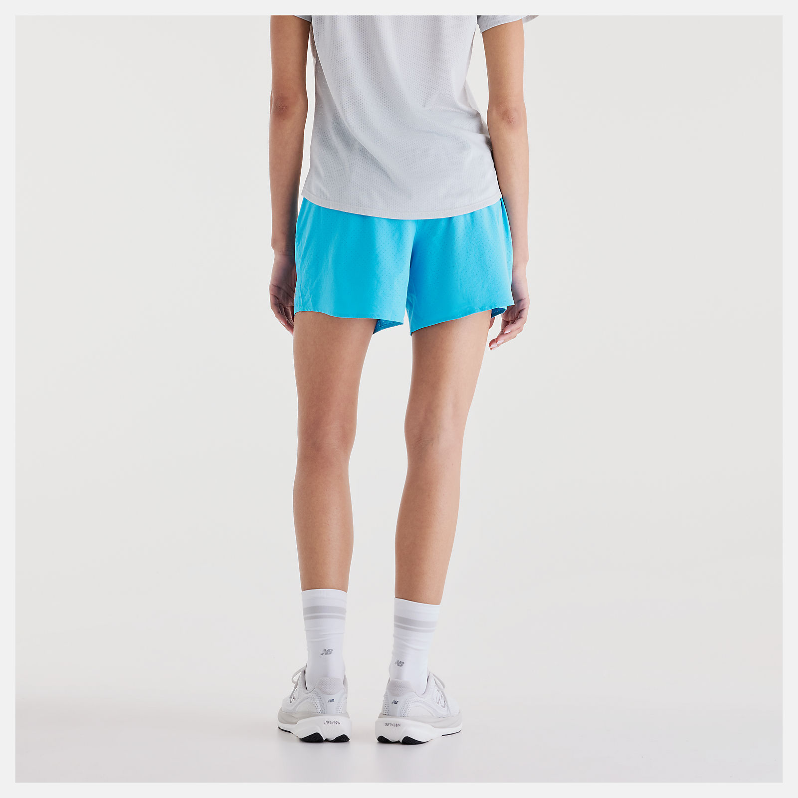 Lola is wearing size S and is 5'8"/172.72cm. Chest: 31.5"/80.01cm, Waist: 25.5"/64.77cm, Hips: 36"/91.44cm