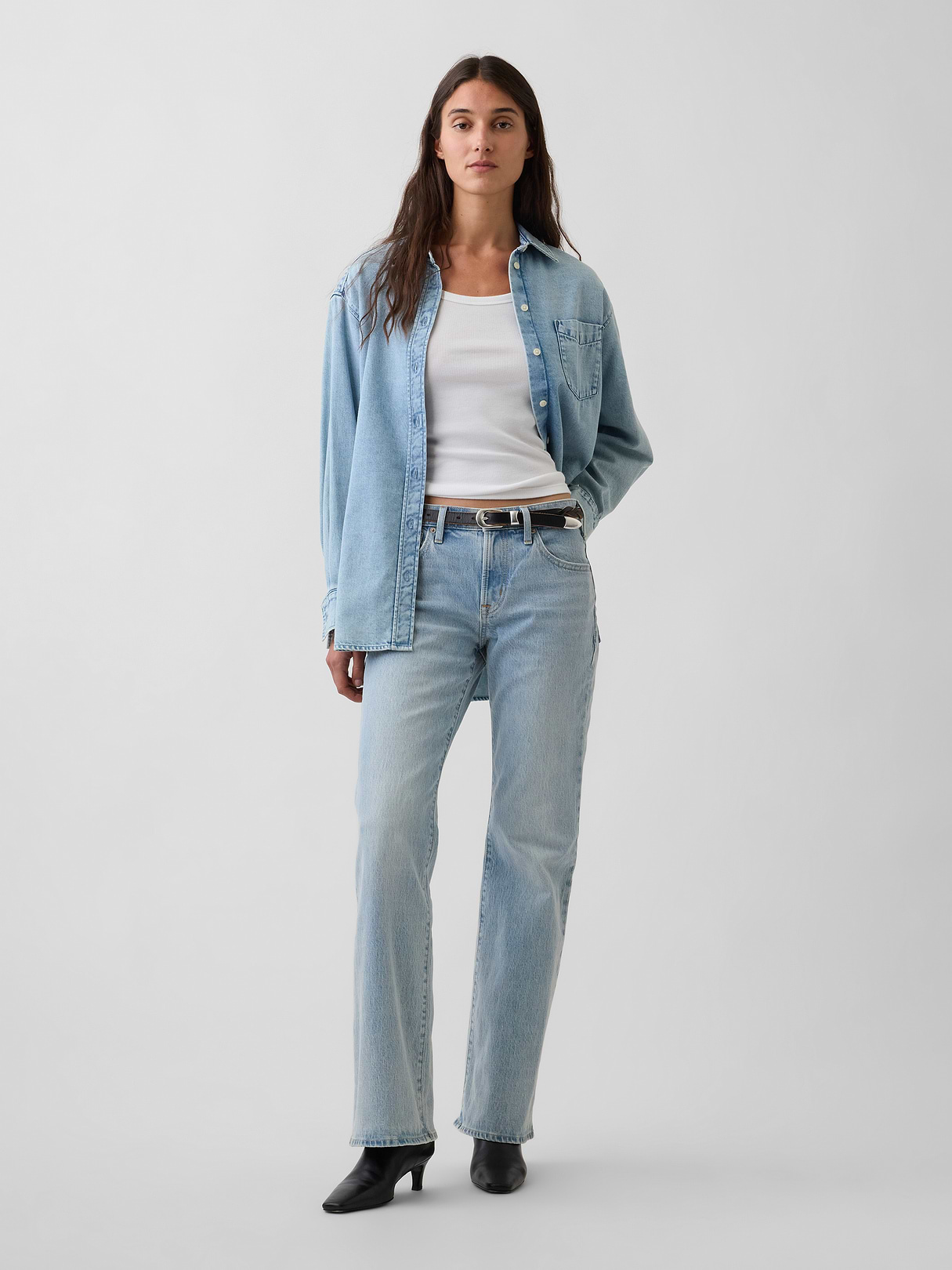 Mid Rise Relaxed Flare Jeans - Light wash