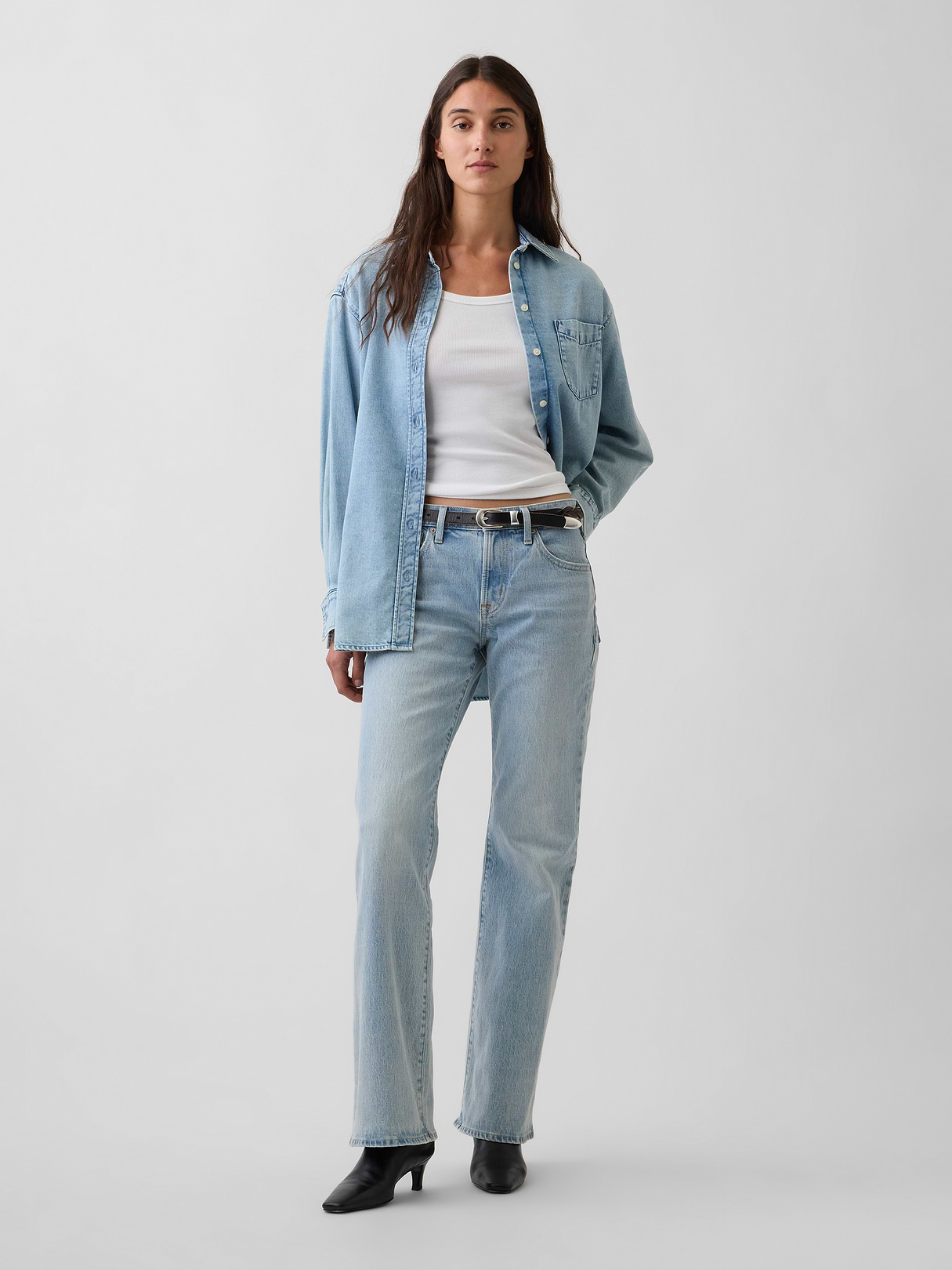 Mid Rise Relaxed Flare Jeans - Light wash