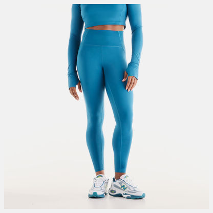 Isio-Maya is wearing size S and is 5'8"/172.72cm. Chest: 34"/86.36cm, Waist: 27.5"/69.85cm, Hips: 39"/99.06cm