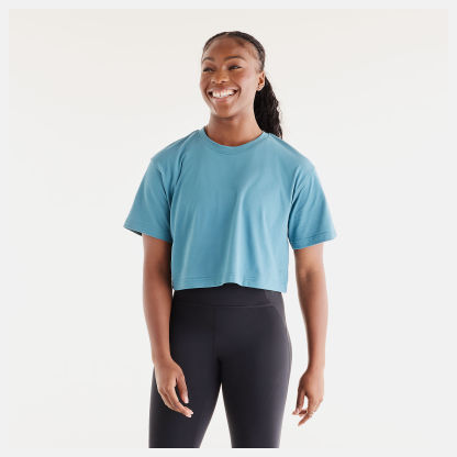 Isio-Maya is wearing size S and is 5'8"/172.72cm. Chest: 34"/86.36cm, Waist: 27.5"/69.85cm, Hips: 39"/99.06cm