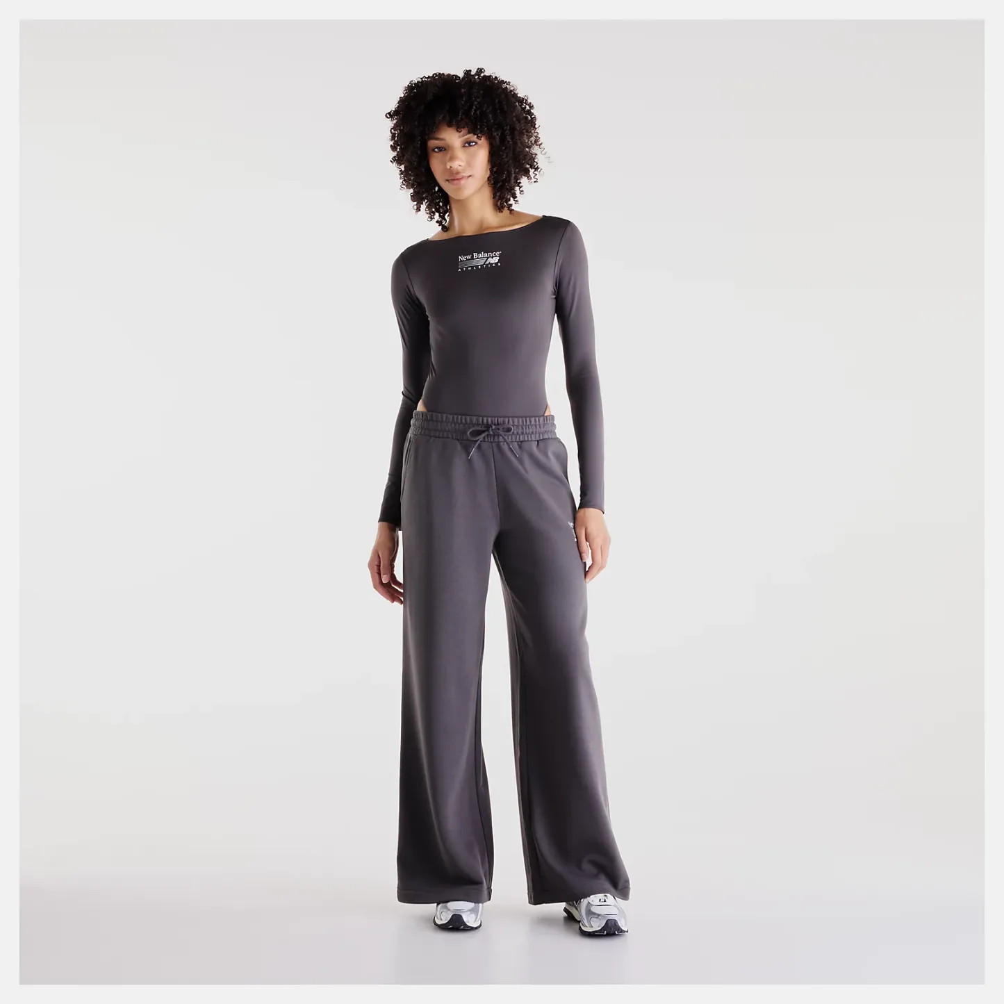 Payton is wearing size S and is 5'10"/177.8cm. Chest: 31"/79cm, Waist: 24.5"/62cm, Hips: 37"/94cm