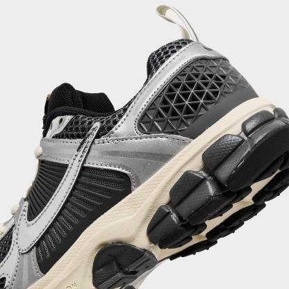 Big Kids' Nithtke Vomero 5 Casual Shoes - Part 1 - Iron Grey/Metallic Silver/Coconut Milk/Chrome - Detail shot