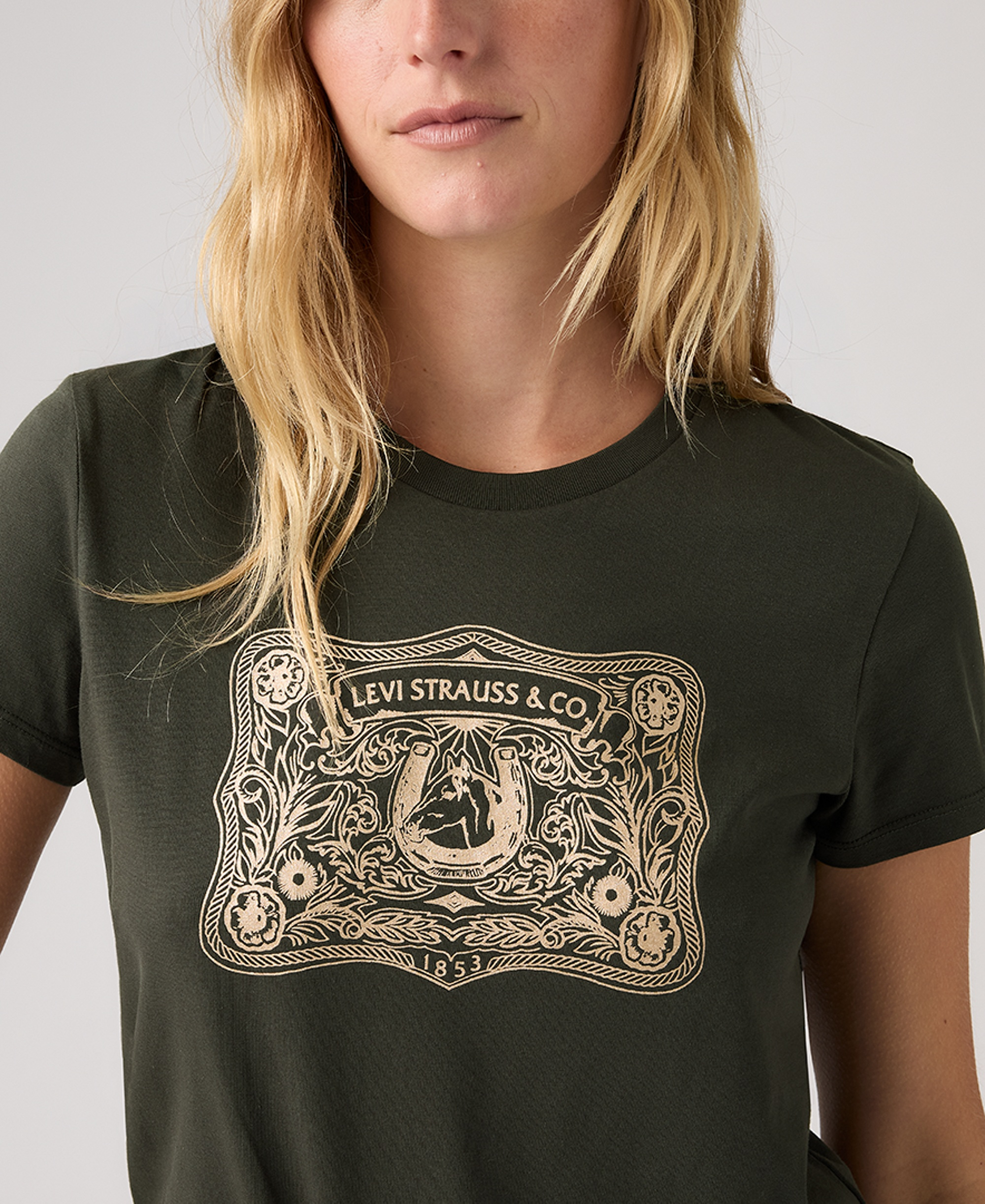 Levi's Women's Perfect Graphic Logo Cotton T-Shirt - Archival Buckle Pirate Black