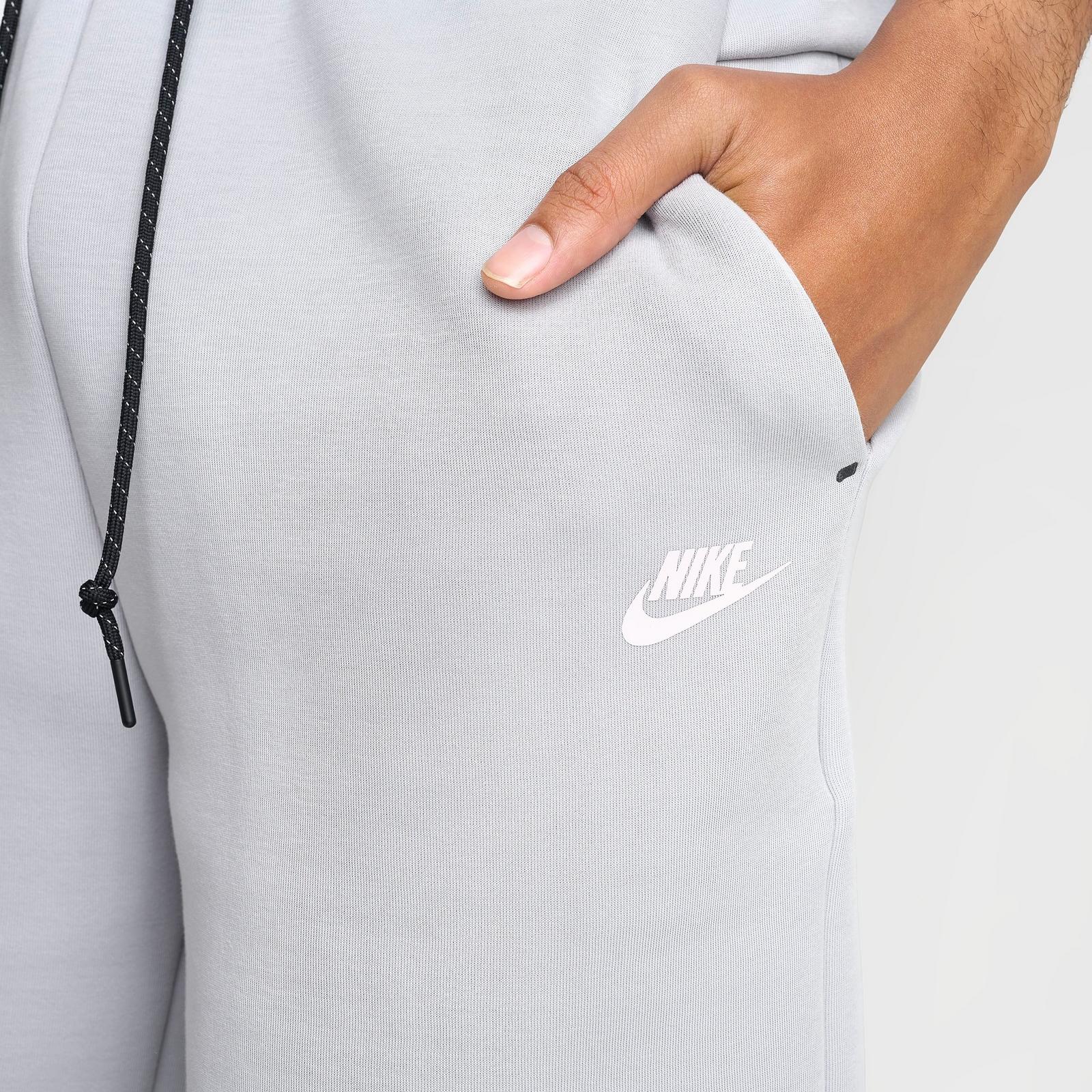 Men's Nike Tech Fleece Shorts - Smoke Grey/White