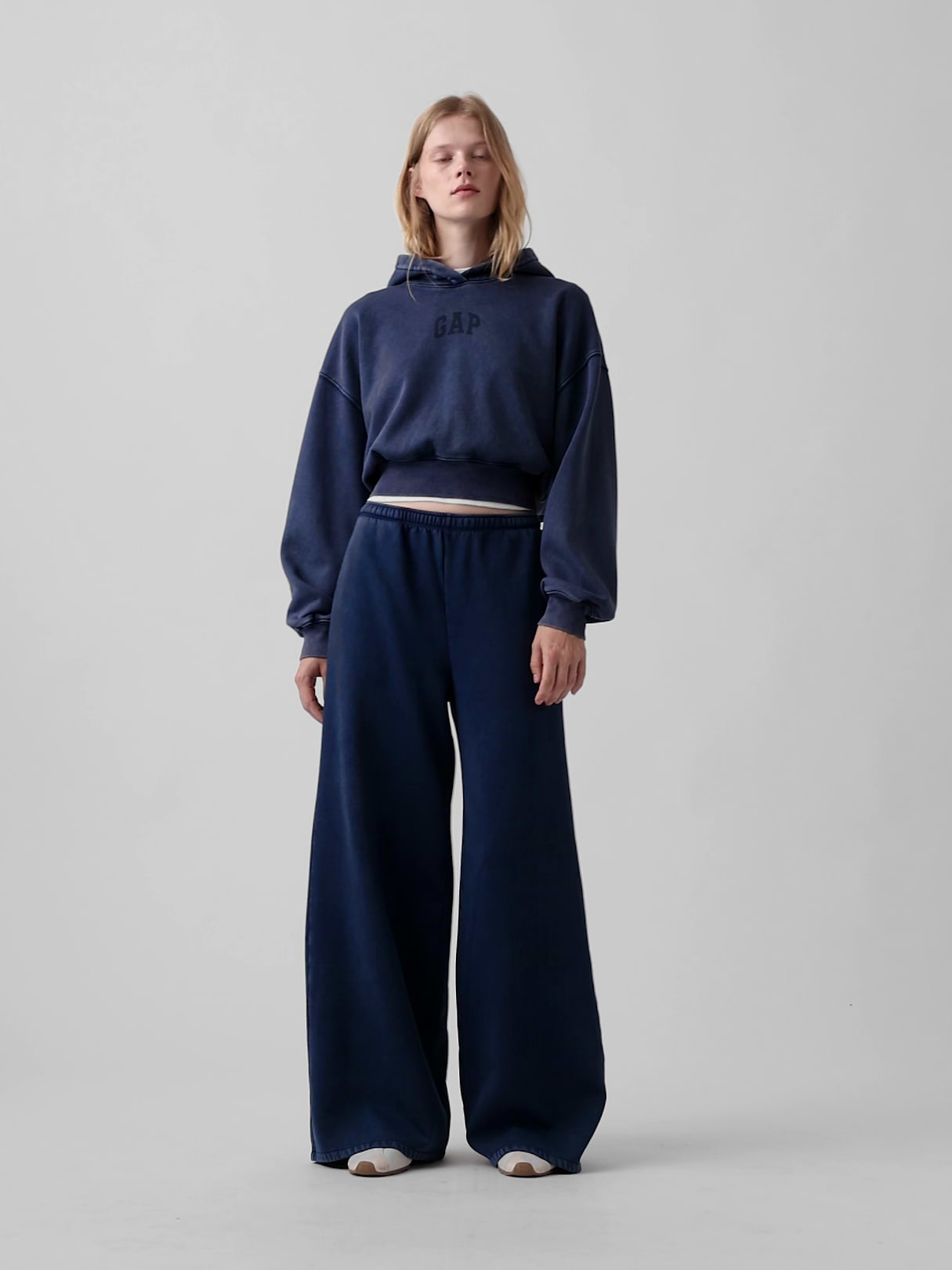 VintageSoft Crop Logo Hoodie - Tapestry navy blue wash