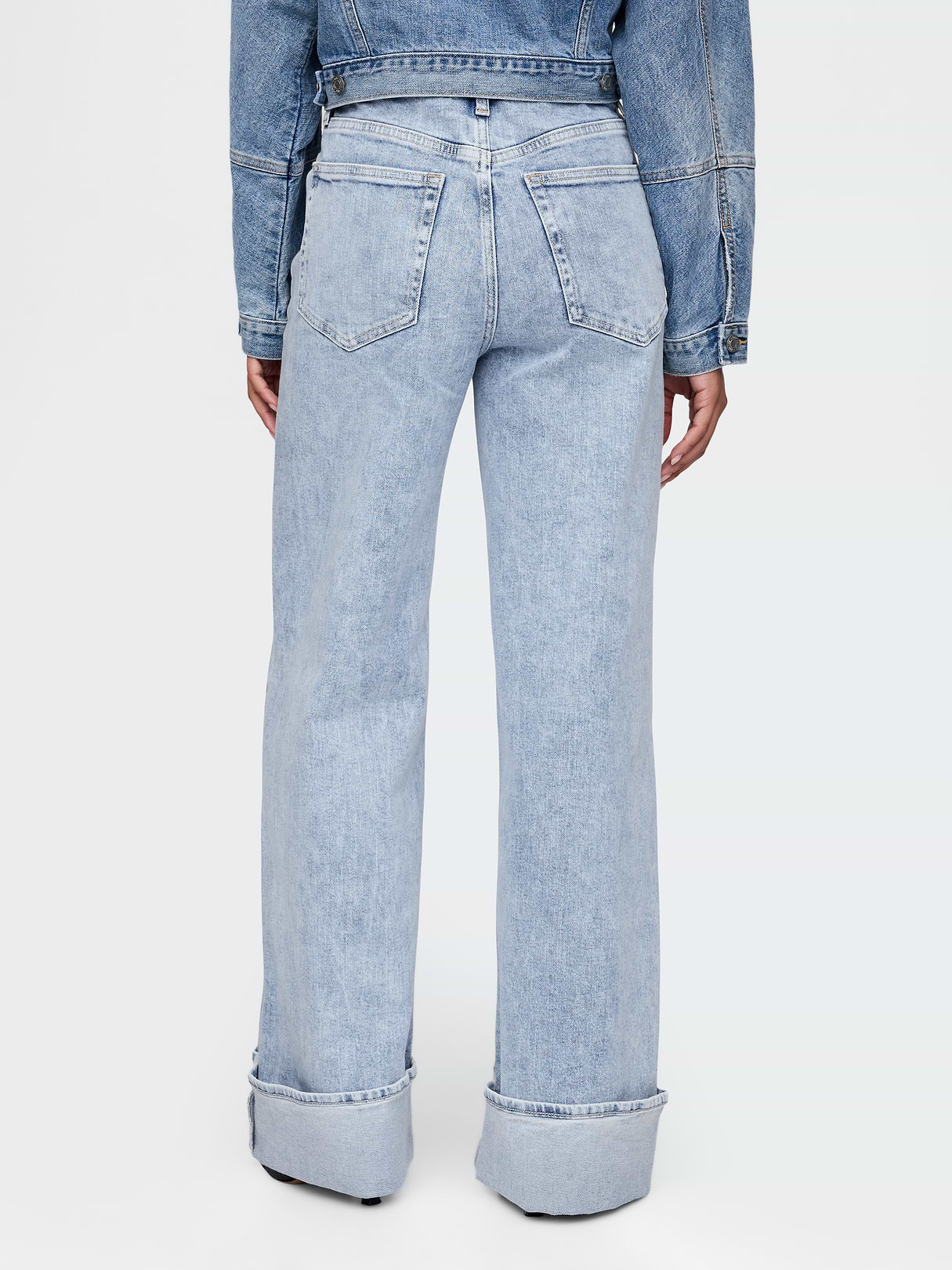 High Rise Stride Cuffed Wide-Leg Jeans - Washed light indigo
