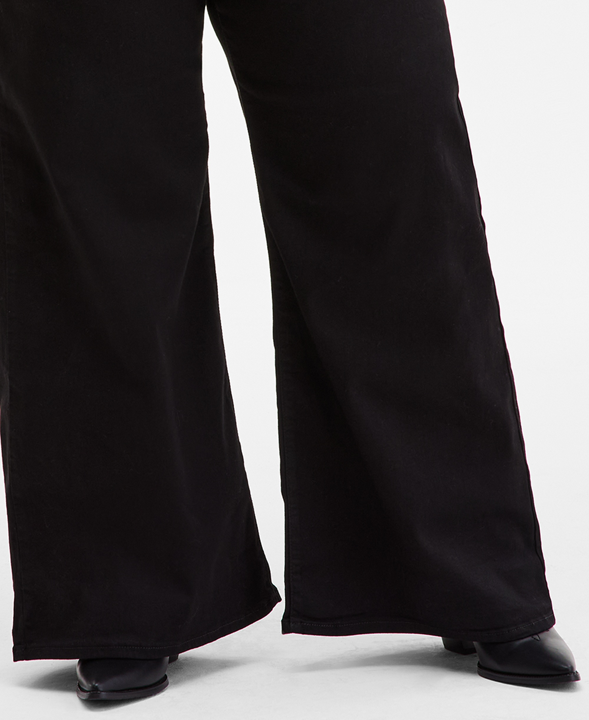 Levi's Women's 318 Shaping Stellar-Stretch Wide-Leg Jeans - Black