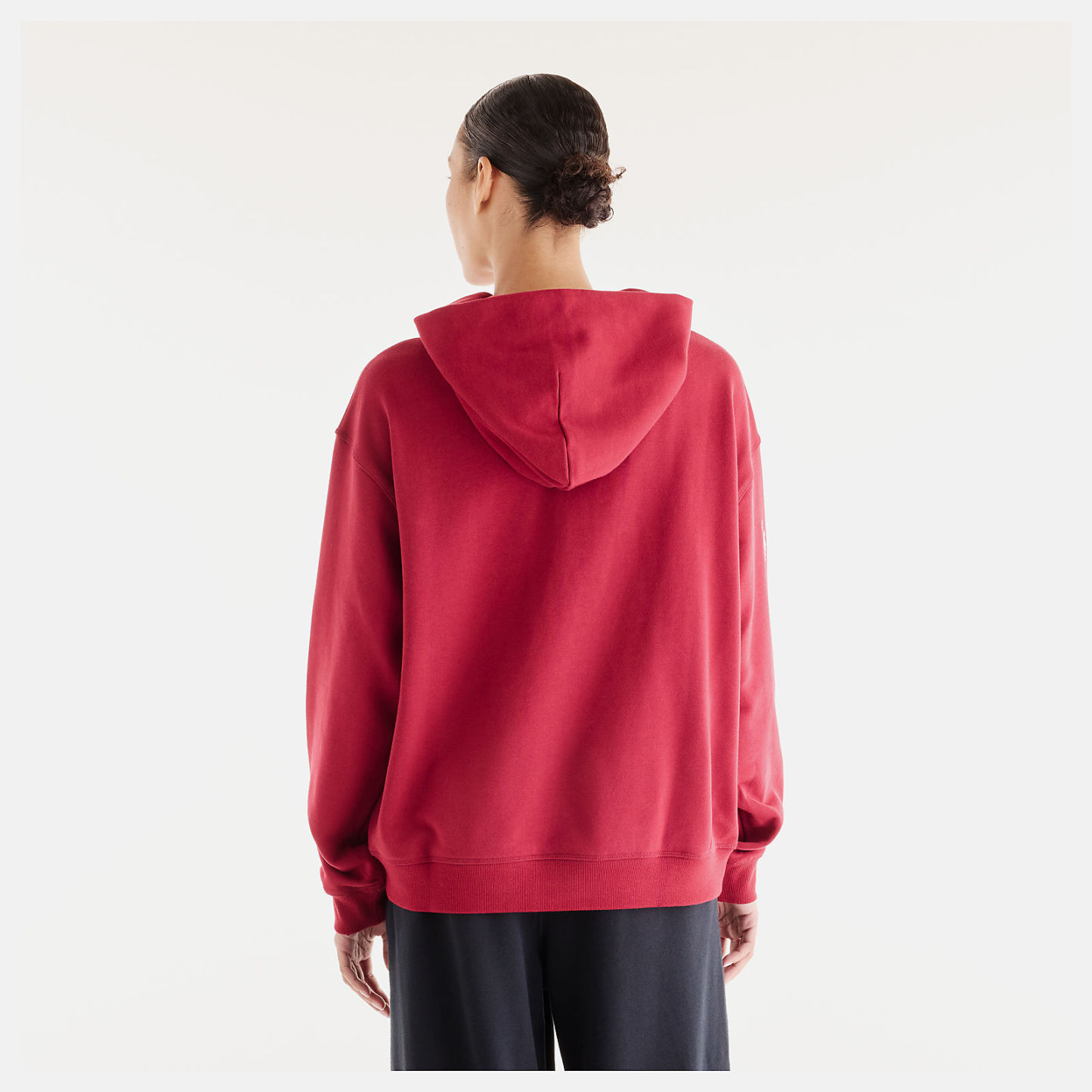 Lola is wearing size S and is 5'8"/172.72cm. Chest: 31.5"/80.01cm, Waist: 25.5"/64.77cm, Hips: 36"/91.44cm